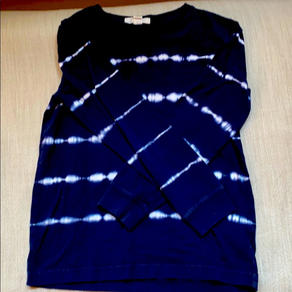 Lands End tie die long sleeve navy shirt.